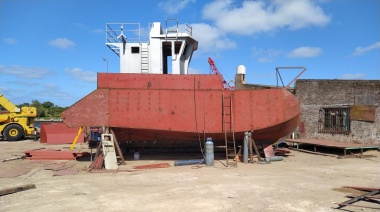 Fotos de la construcción del buque botado en el Astillero Aloncar