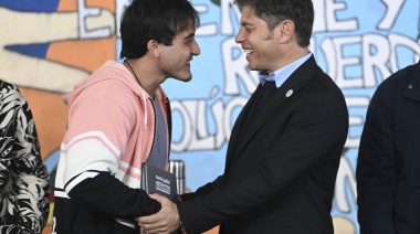 Lobería: Kicillof entregó 168 computadoras a estudiantes
