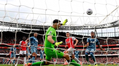 Video: La impresionante atajada de 'Dibu' Martínez que salvó al Aston Villa ante el Arsenal