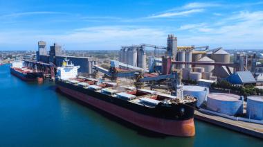 Puerto Quequén: un gigante de 235 metros carga cebada para su exportación a Arabia Saudita