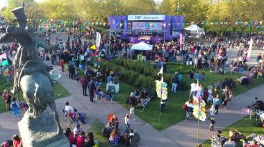 La plaza esta lista, inician los festejos