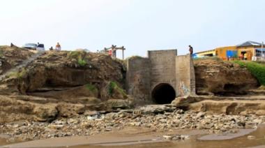 Reiteran alerta por contaminación ambiental en Necochea: El Caño sigue vertiendo aguas cloacales a la playa