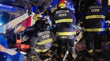 Un camionero sufrió un grave accidente en la Ruta 227 y debió ser rescatado