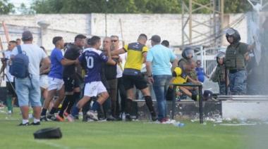 Violencia en el fútbol: graves incidentes en la final del Regional Amateur entre Germinal e Independiente SC