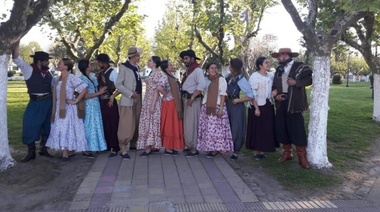Habrá folklore en el Teatro Muncipal el martes por el acto del 25 de mayo
