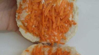La foto viral de los sandwich de zanahoria de "vianda" en las escuelas