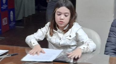 Lila Amaya: La niña que llevó la idea de una bandera para Necochea al Concejo Deliberante