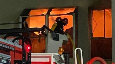 Horas tristes para San Cayetano: Un voraz incendio destruyó el Teatro Municipal