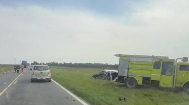 Fuerte choque en la Ruta 88 entre un auto y un camión