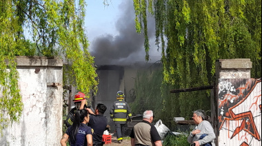 Incendio en un galpón del centro de Necochea: no hubo heridos