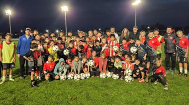 Apoyo a los clubes locales: entrega de material deportivo y diálogo con las comisiones directivas