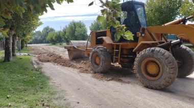 Claraz: comenzaron a reentoscar calles y avanza el alteo desde La Negra hacia el pueblo