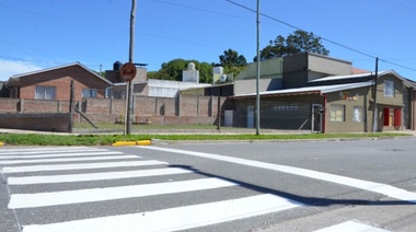 En post de la seguridad vial colocaron reductores, pintaron sendas y cordones