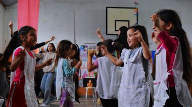 Arte, teatro y comunidad: La Escuela Secundaria N° 15 celebró su muestra anual