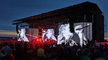 Festival 17 Millones: Babasónicos deslumbró con un show épico frente al mar