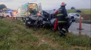 Choque frontal en la Ruta 88: joven rescatado tras quedar atrapado en su vehículo