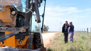 Avanza el mantenimiento de caminos rurales en San Cayetano