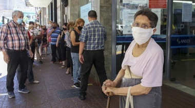 Jubilaciones y pensiones: cómo acceder al reintegro del 15% por pagar con tarjeta de débito