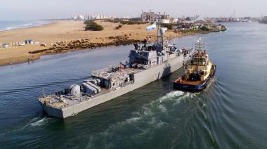 Conmemoración del Día de la Armada Argentina a bordo de la corbeta ARA Espora en Puerto Quequén