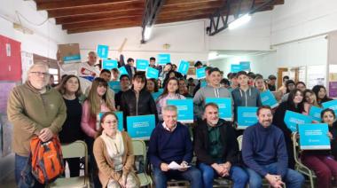 Comenzó la entrega de computadoras para estudiantes de Necochea