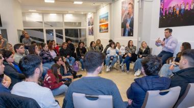 Arturo Rojas abrió la campaña electoral con un encuentro de jóvenes