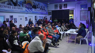 Clubes de Necochea y Quequén recibieron materiales deportivos en una charla sobre deporte e inclusión social