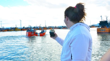 Nacida en Necochea y viviendo en Rawson, Ayelén Lecumbarry impulsa el primer barco de pesca tripulado solo por mujeres