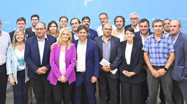 Gargaglione junto a Kicillof en un encuentro de intendentes radicales