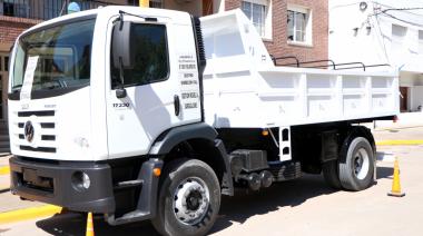 San Cayetano invirtió $129 millones en un nuevo camión para mejorar la red vial
