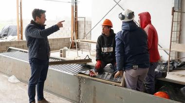 "La planta de separación de residuos marcará un cambio medioambiental en el distrito"