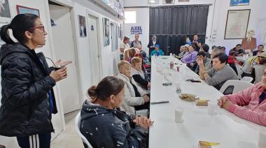 Andrea Cáceres participó de un encuentro de adultos mayores y criticó el ajuste de Milei: “Es de una crueldad nunca antes vista”