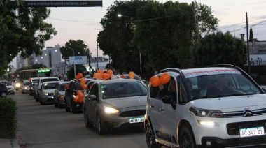 La ACT celebró el cierre de campaña con su icónica caravana