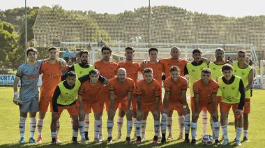 Con un doblete de Franco Pérez, Villa Díaz Vélez dio vuelta el partido y es el nuevo puntero del torneo