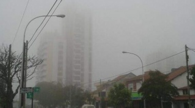 Viernes fresco con niebla en la mañana