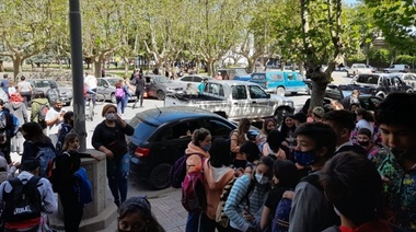 Provincia confirma el uso optativo del barbijo en todos los niveles educativos, pero lo recomienda "enfáticamente"