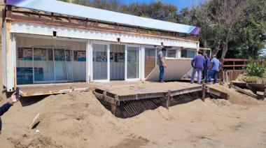 Reacondicionamiento de los paseos en Puerto Quequén: Retiro de arena y posta sanitaria en Escollera Sur