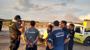 Video del incendio forestal en Quequén: 8 hectáreas afectadas y trabajo intenso de bomberos