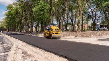 Rojas recorrió la obra de avenida 58 y habló con vecinos