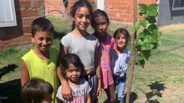 Plantaron árboles en el Jardín N° 908 y Barrio Norte