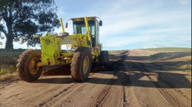 Ante pedidos del sector rural, el EMSUR intensifica trabajos en caminos del distrito
