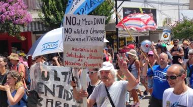 Jubilados marcharán en Capital contra el veto de Milei y en Necochea convocan a un cacerolazo
