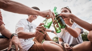 La Defensoría lanzó un informe sobre los jóvenes y el consumo de alcohol