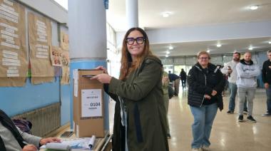 Jimena López votó en Necochea y partió rumbo al búnker de Fuerza Patria en La Plata