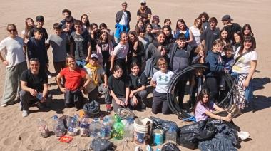 Plásticos, vidrio y colillas: qué residuos encontraron en las playas de Necochea y Quequén