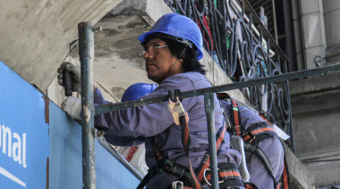 Trabajar más, cobrar menos: la reforma laboral que Milei y su equipo quieren implementar