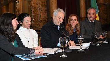 La Plata firmó el acuerdo MUNA en un acto encabezado por la necochense Andrea Cáceres