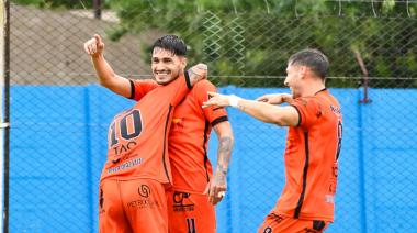 Villa Díaz Vélez imparable: victoria 3-1 en Ayacucho y un pie en los cuartos del Regional