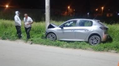 Peligro al volante: un adolescente de 16 años chocó el auto de su madre en plena madrugada
