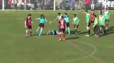 Tremendo violento: Futbolista de la liga de Tres Arroyos agredió a una mujer árbitro