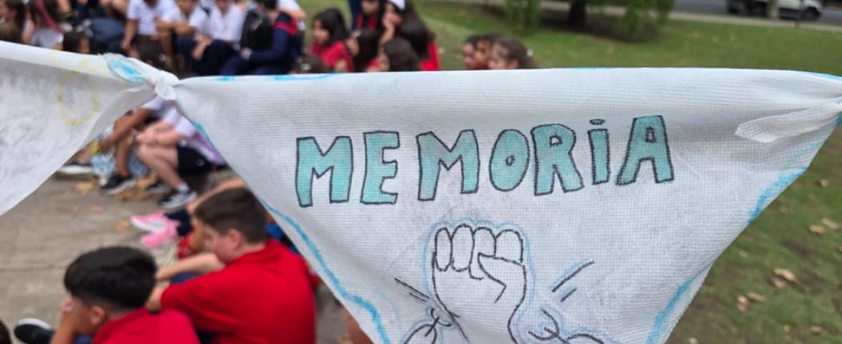 Sembrar memoria, construir identidad: alumnos compartieron con familiares de desaparecidos a 50 años del golpe